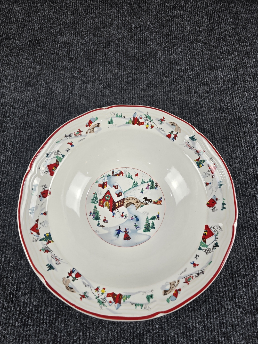 Farberware White Christmas #391 9" Vegetable Serving Bowl Katherine Babanovsky